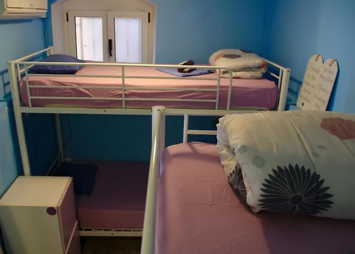 Hostel Wonderful World