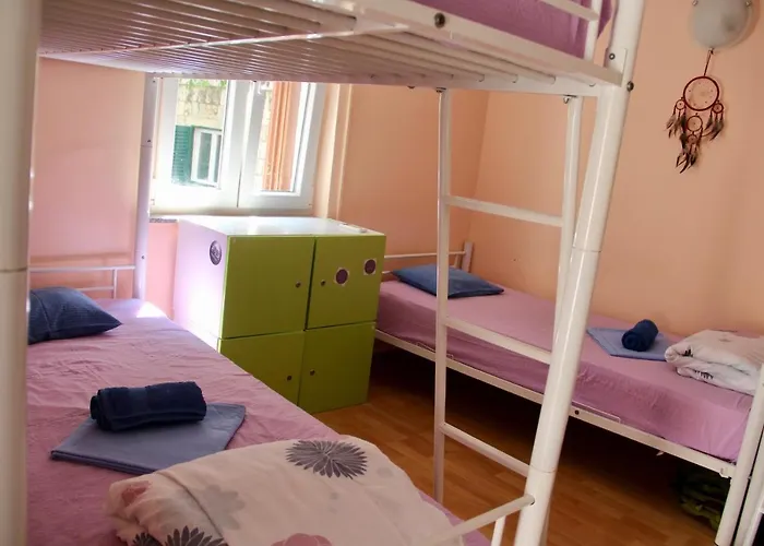 Hostel Wonderful World